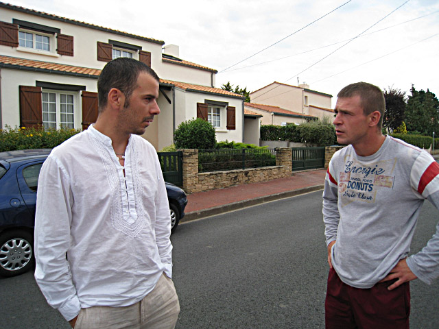 Adrien, un copain de Jérémy passe dire bonjour