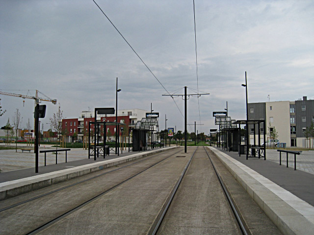 Nous arrivons à la station de tramway