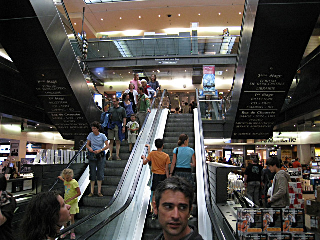 L'intérieur de la Fnac