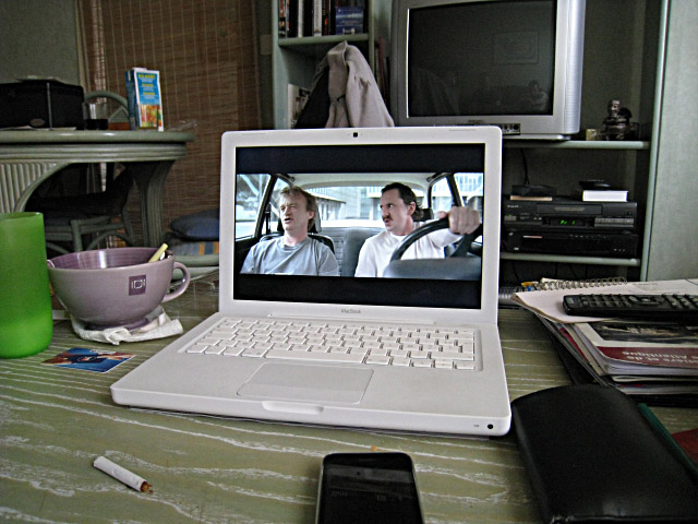 Je regarde un film sur le portable de Thierry
