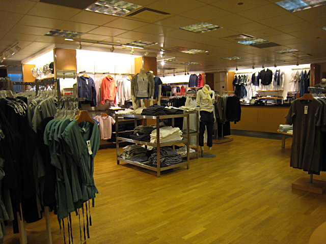 Nous allons dans une autre boutique