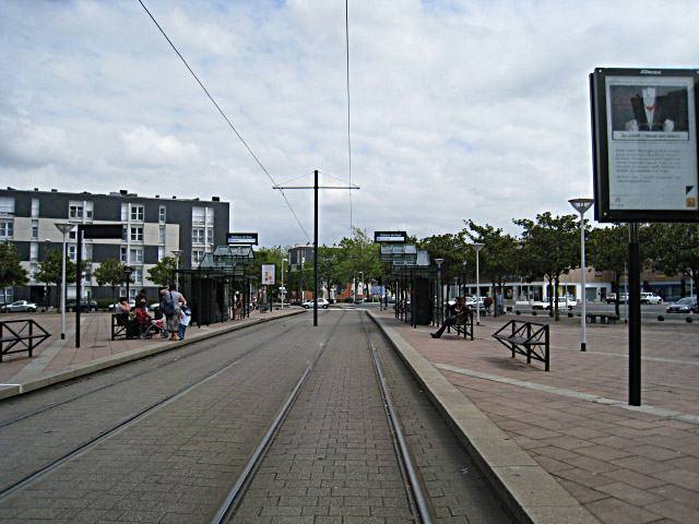 Nous attendons un tramway