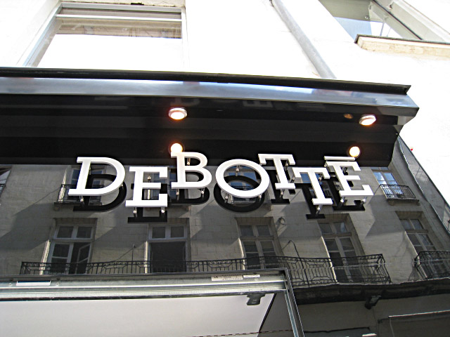 La boutique s'appelle Debotté
