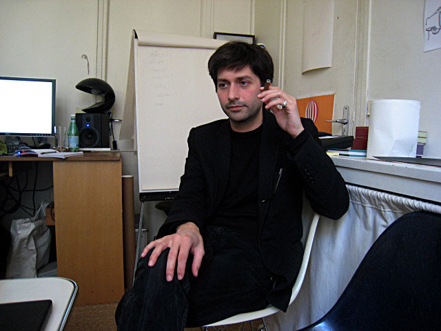 Nous discutons quelques minutes avec Nicholas