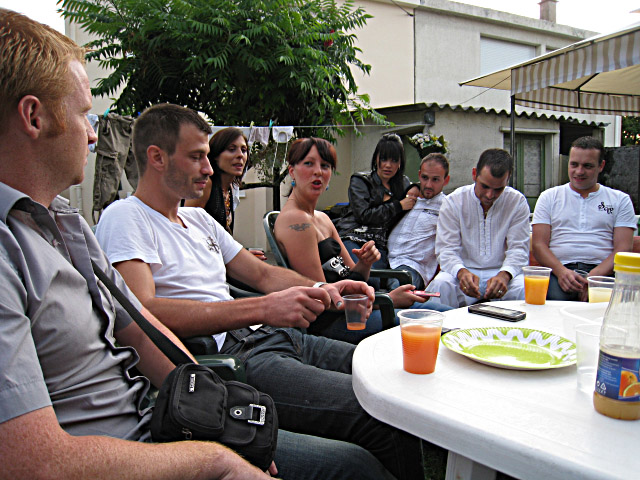 Nous discutons