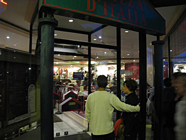 Nous allons dîner dans un restaurant italien