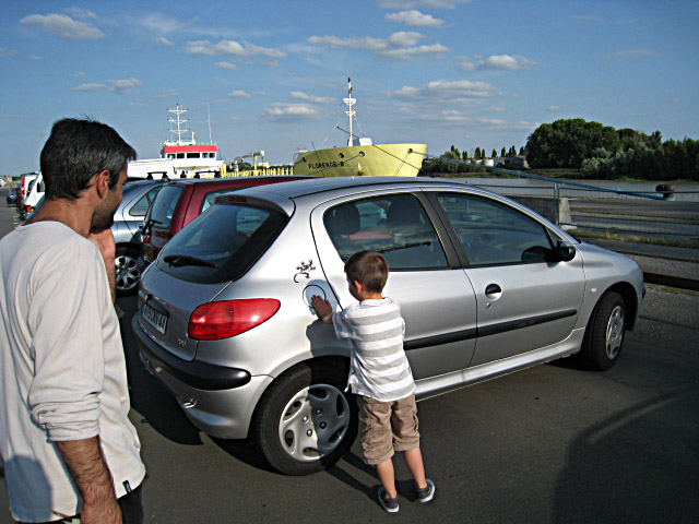 Nous retrouvons la voiture d'Emmanuelle