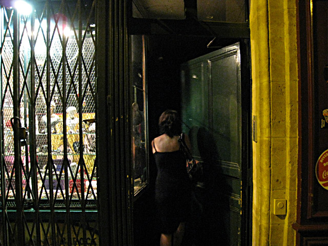 Julia nous a prêté son appartement. Elle est restée dormir chez Aurore