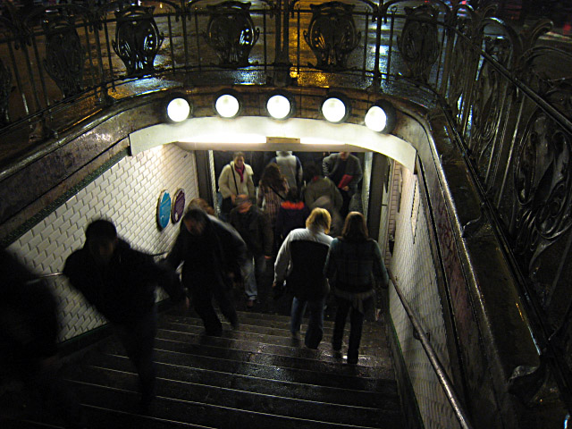 Nous prenons le métro