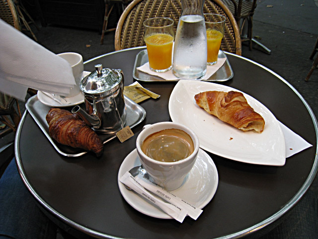Nous prenons un petit déjeuner