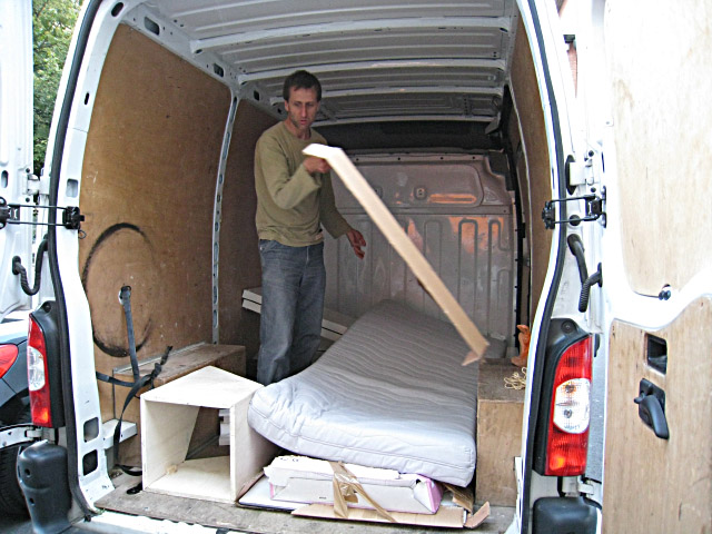 Nous chargeons la camionnette
