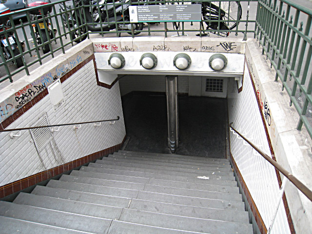 Nous prenons le métro