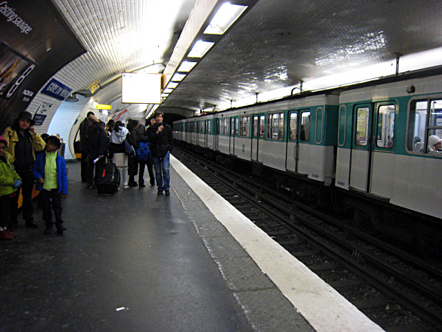 Nous prenons le métro