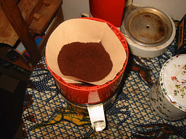 Je mets du café dans le filtre