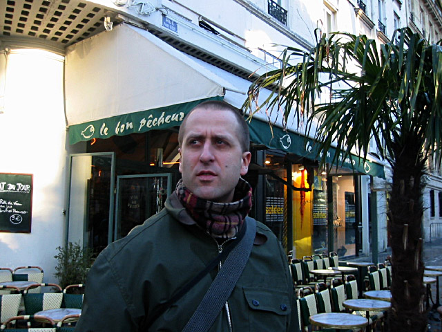 Edouard fait la gueule. Il n'a pas réussi à joindre M. T