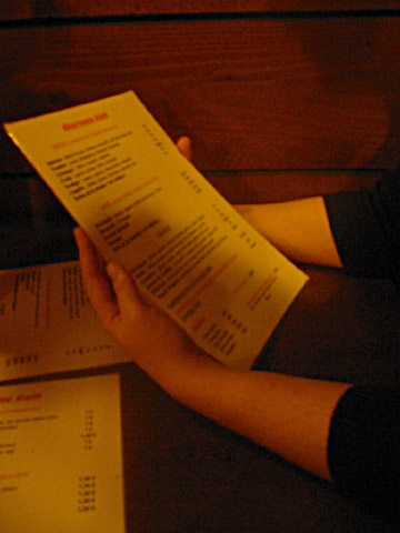 Nous allons dîner au restaurant