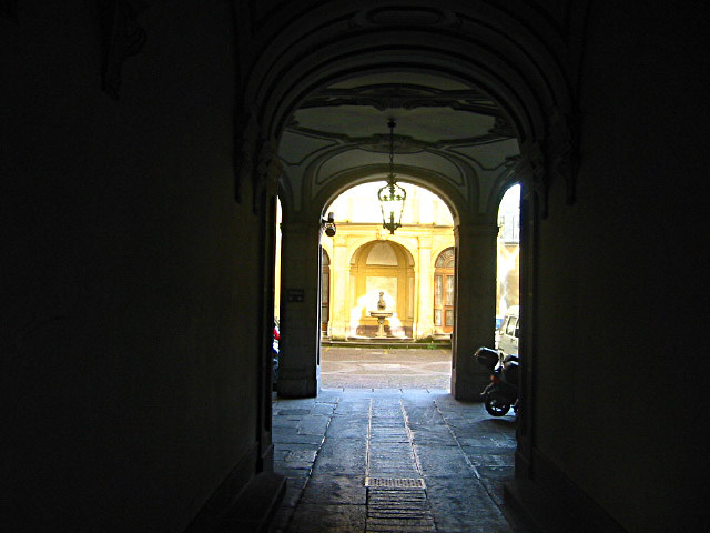 Une cour