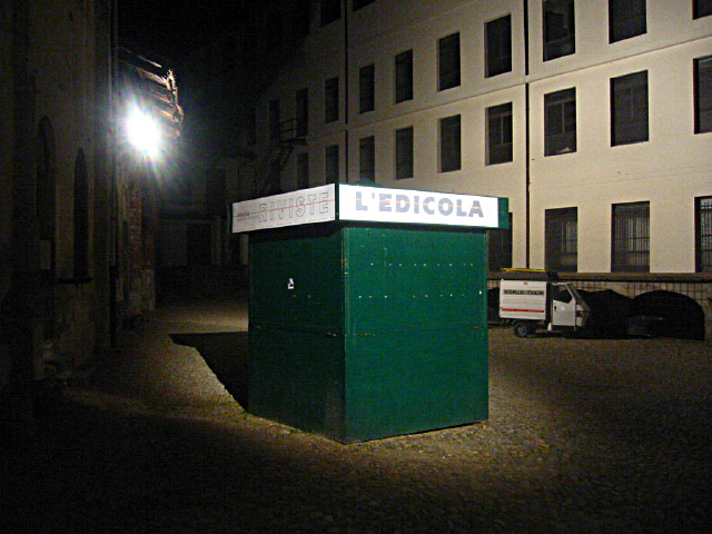 Un kisoque dans la cour