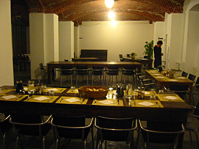Je descends dans la grande salle