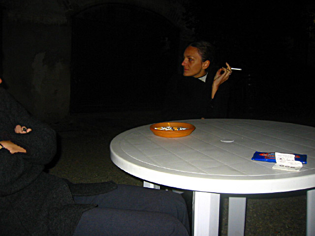 Je sors fumer une cigarette