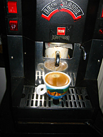 Je bois un café