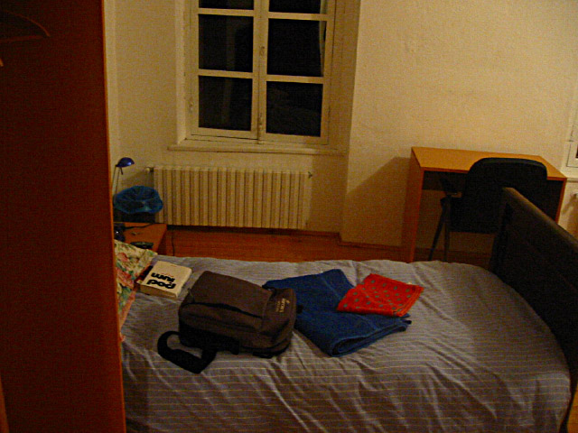 Je vais dans ma chambre