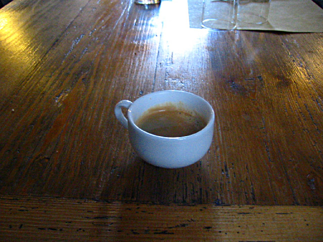 Je bois un café
