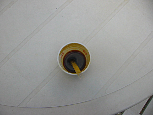 Je bois un café en fumant une cigarette