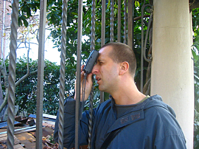 Edouard prend une photo