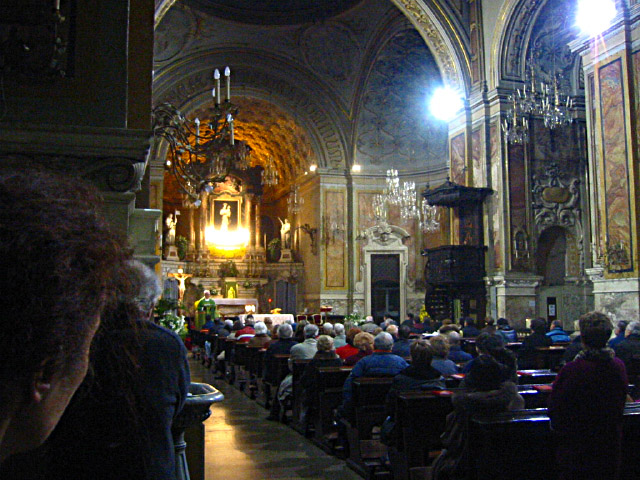 L'intérieur d'une église
