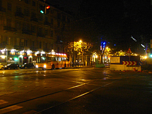Nous retournons vers la gare