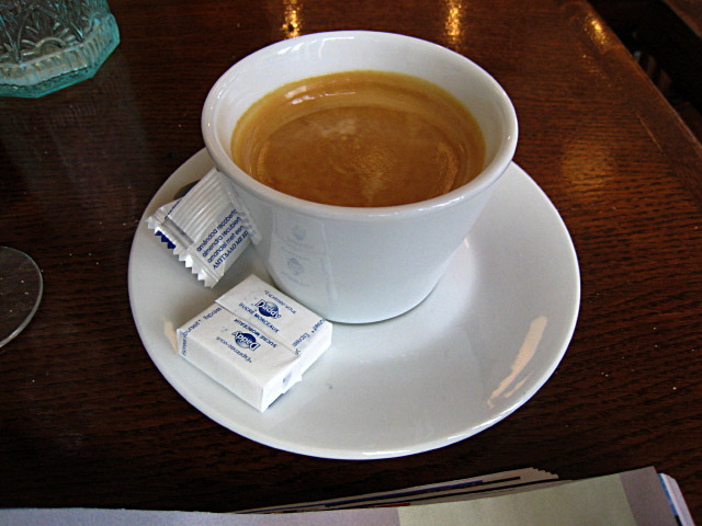 Je bois un café