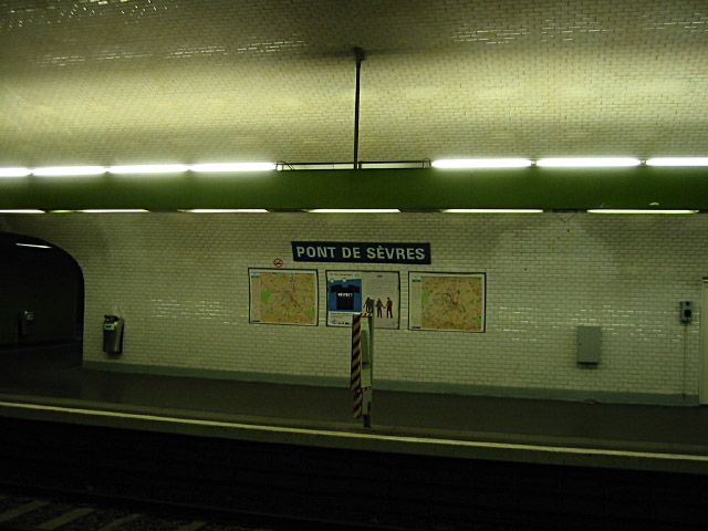 Nous sortons à Point de Sèvres