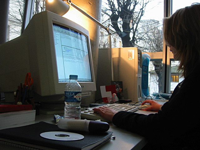Je monte chez Anne-Sophie récupérer le CD que j'avais laissé dans son ordinateur. Elle m'annonce qu'elle va participer à ADaM