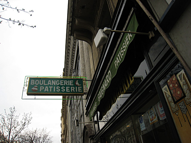 Je vais à la boulangerie