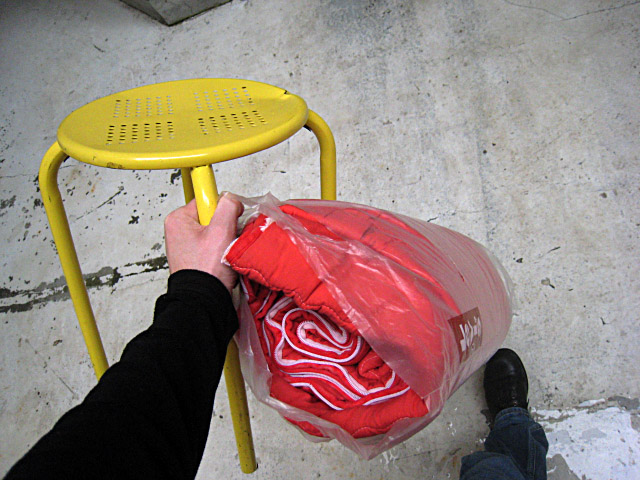 Je descends un tabouret et un duvet