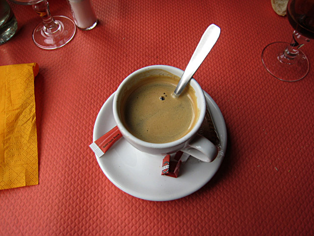 Je bois un café