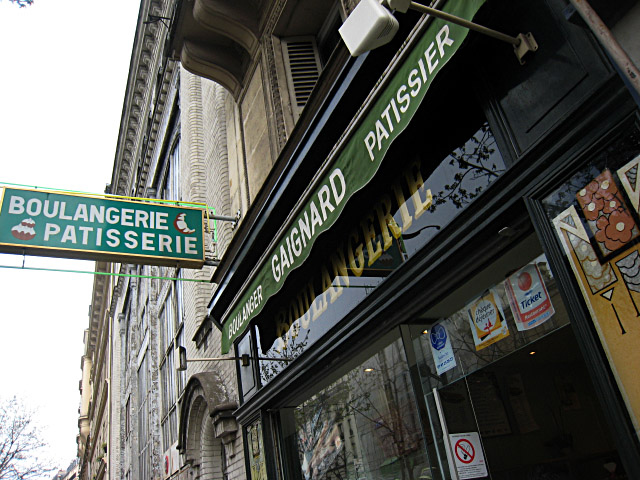 Je vais à la boulangerie