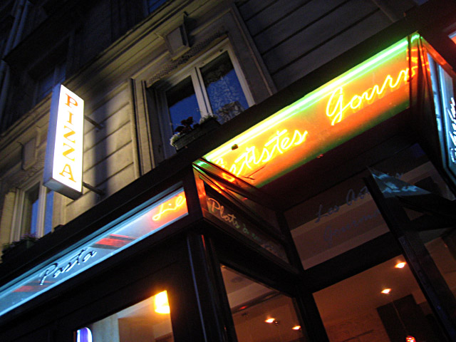 Nous allons dans une pizzeria