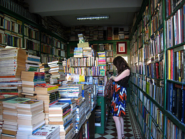 Nous allons dans une librairie