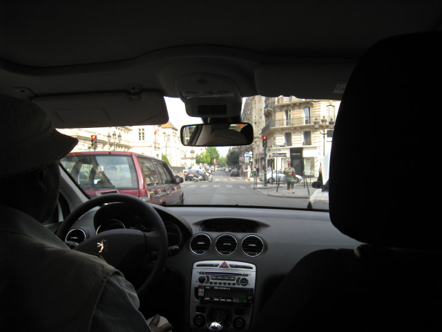 Nous prenons un taxi