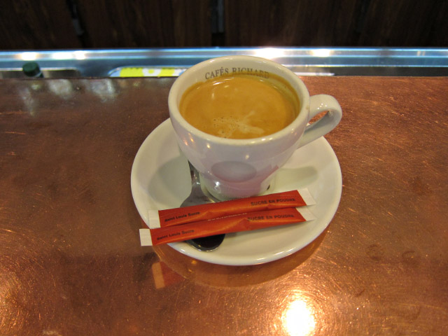 Je bois un café
