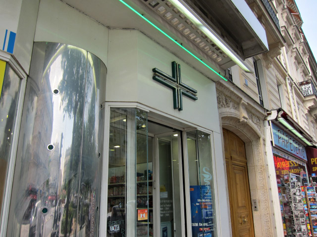 Je vais à la pharmacie