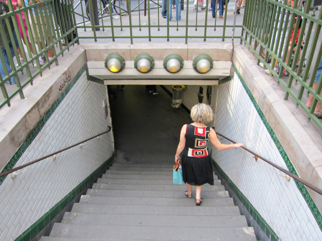 Je descends dans le métro