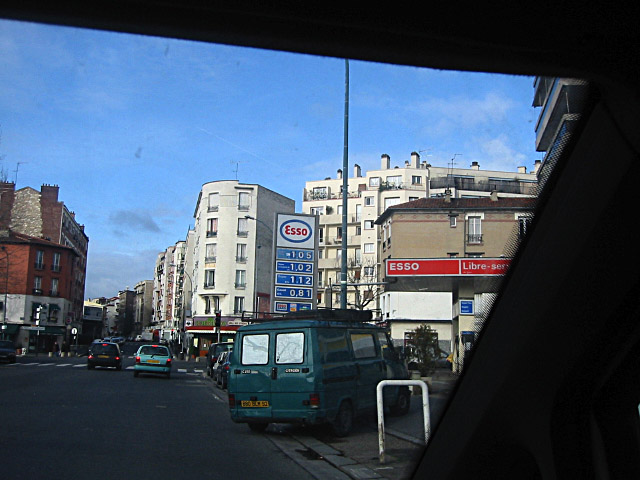 Nous trouvons une autre station Esso
