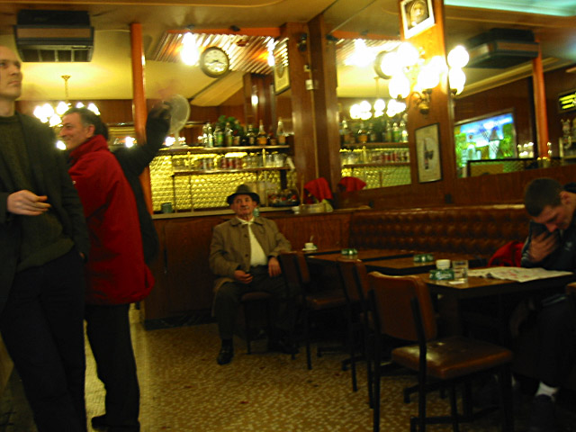 Je vais dans un bar-tabac