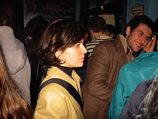 Nous retournons au bar