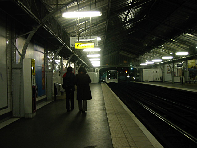 Le métro arrive