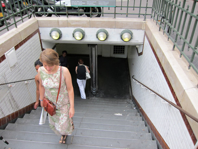 Je descends dans le métro