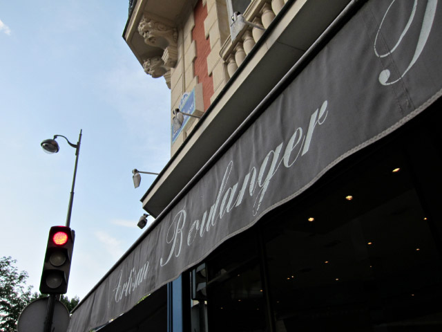 Je passe prendre du pain à la boulangerie